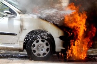 فیلم/ آتش گرفتن خودروها به علت گرما