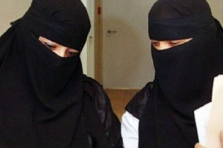 شکنجه زن سوری از همسران داعشی‌ها