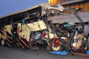 58 نفر از زائرین کربلا در پی تصادف دو دستگاه اتوبوس کشته و زخمی شدند