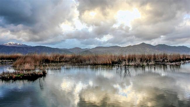 دریاچه زریبار مریوان  تالاب آب شیرین زریبار در فاصله ۳ کیلومتری غرب شهر مریوان در استان کردستان ایران و از مکان‌ های دیدنی و گردشگری این است