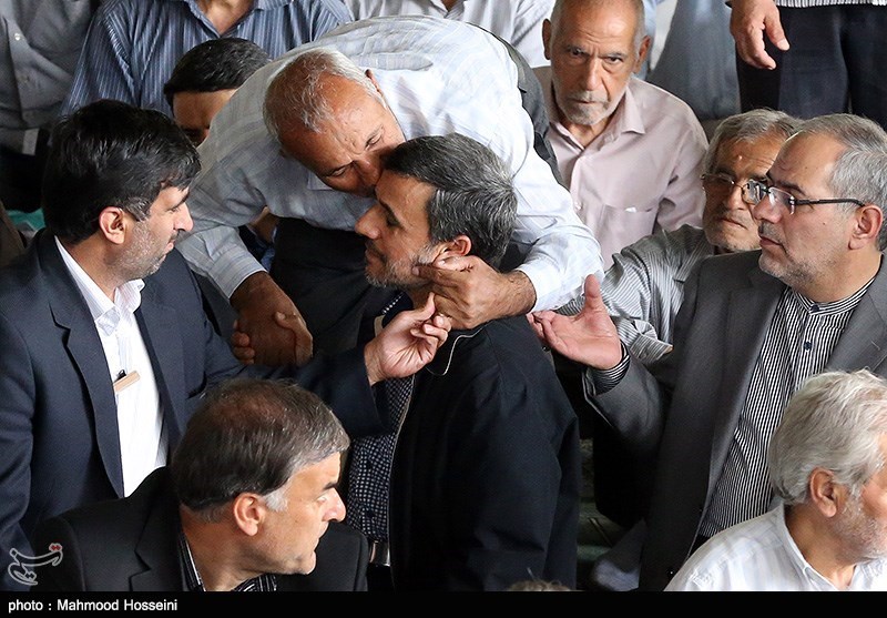 تصاویر/ حضور دکتر احمدی نژاد در نماز جمعه امروز تهران