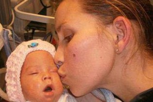 نوزادی که بعد از تولد مرد در سردخانه زنده شد