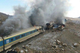 بی‌اطلاعی راه‌آهن از علت برخورد دو قطار در سمنان!