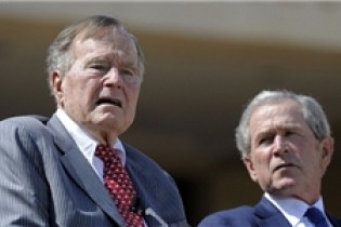 «جورج بوش پدر» در بیمارستان بستری شد