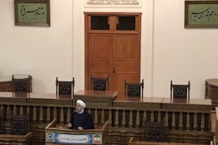 دیدار روحانی با نمایندگان مجلس در ساختمان مشروطه