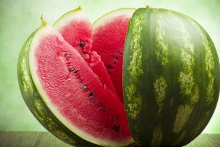 فواید هندوانه و توصیه هایی در مورد مصرف آن