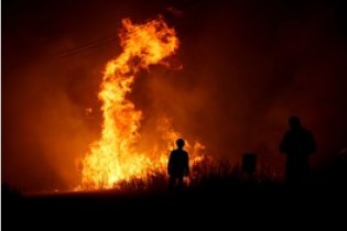 فرار روستایی ها از ترس آتش سوزی در پرتغال