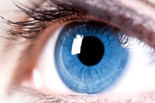 علت رنگ آبی چشم چیست؟ + عکس