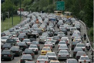 ترافیک در آزادراه کرج به تهران نیمه سنگین است