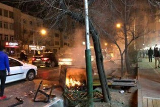 تصاویری از وضعیت امشب در خیابان انقلاب تهران