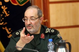 سردار جزایری: سیاست دفاعی ما "برخورد شکننده با دشمن" است سردار جزایری: سیاست دفاعی ما "برخورد شکننده با دشمن" است