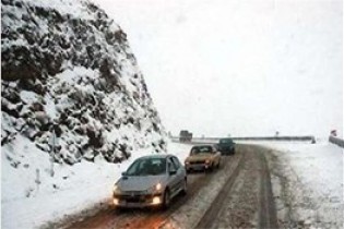 کولاک برف در محورهای تهران به چالوس و جاده هراز