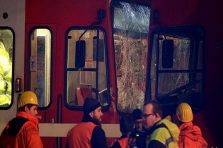 در برخورد دو قطار در آلمان ده ها نفر زخمی شدند