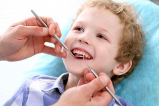 علل و راه های درمان پوسیدگی دندان در شیرخوارگی