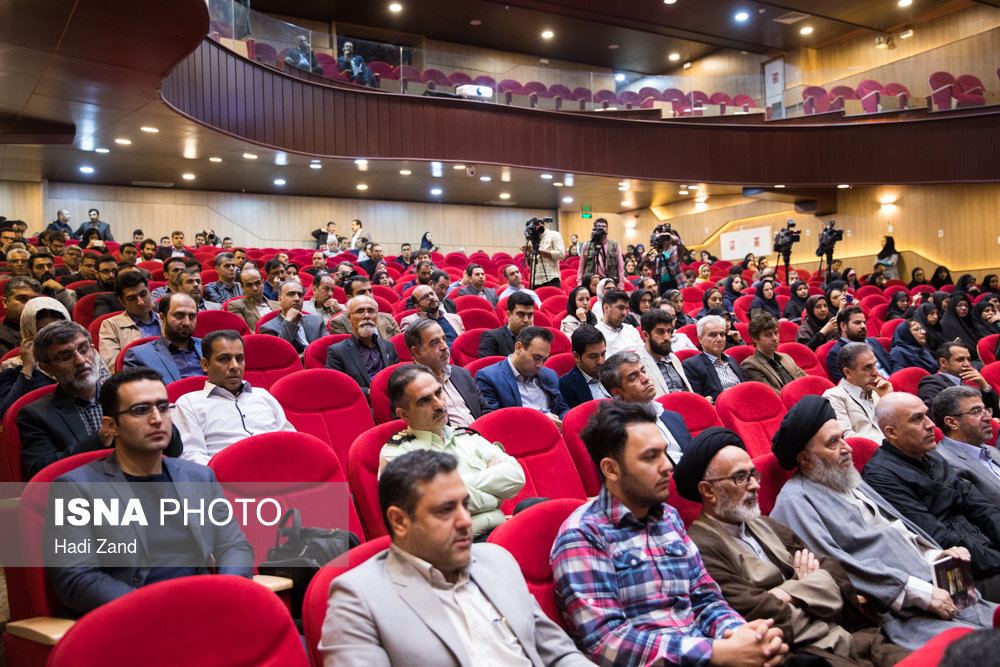 حضور مهمانان در مراسم افتتاح پارک علوم و فناوری‌های نرم و صنایع فرهنگی در دانشگاه علم و فرهنگ