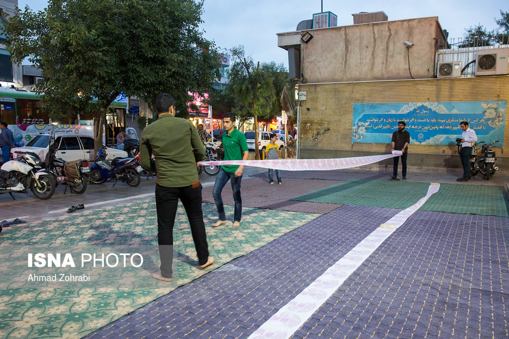 آماده سازی پیاده روی خیابان شهدا قم برای توزیع افطاری