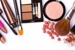 مسمومیت‌های کبدی و کلیوی از عوارض مصرف لوازم آرایشی غیرمجاز