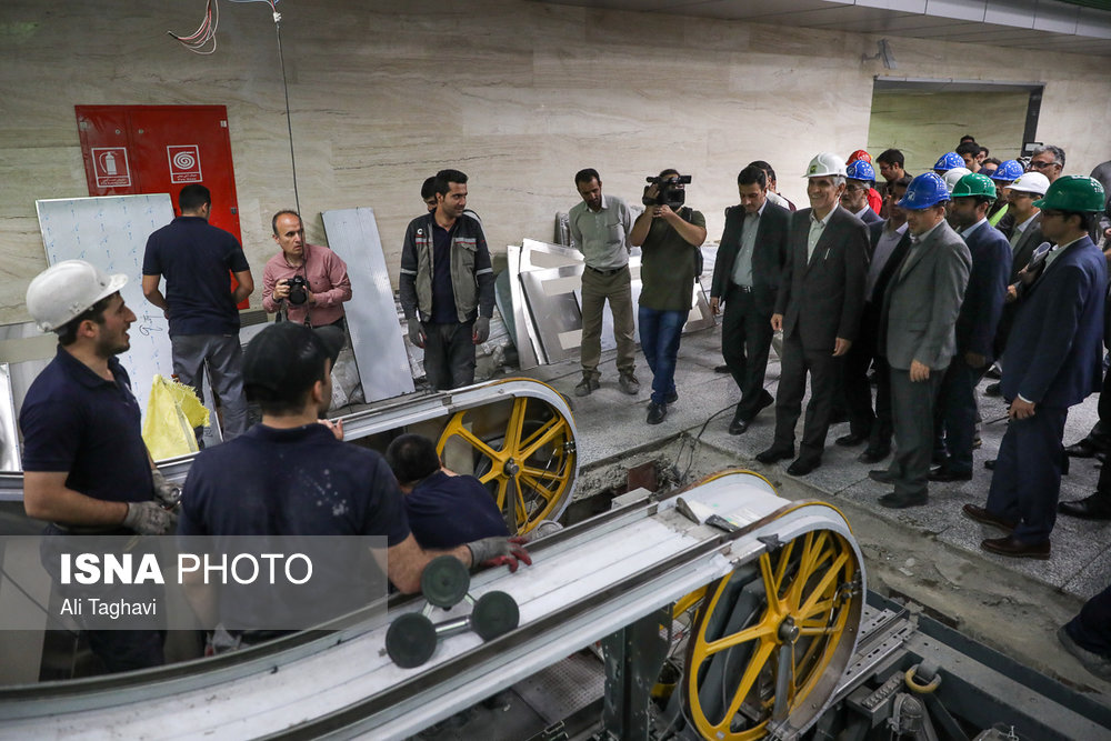 گفت وگوی محمد علی افشانی با کارگران خط ۷ متروی تهران