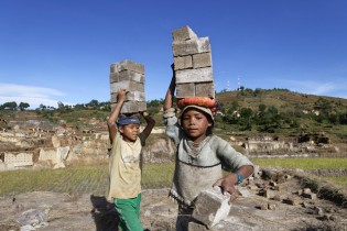 سازمان ملل: فعالیت بیش از نیمی از کودکان کار در مشاغل و محیط‌ های پرخطر