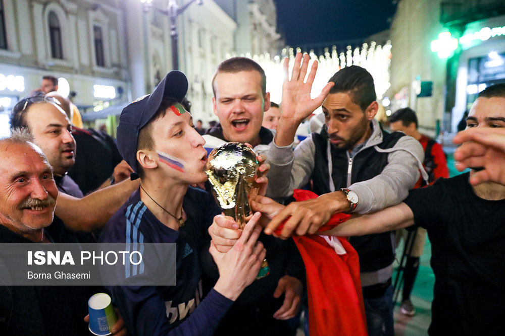 شادی هواداران تیم های حاضر در جام جهانی در میدان سرخ مسکو