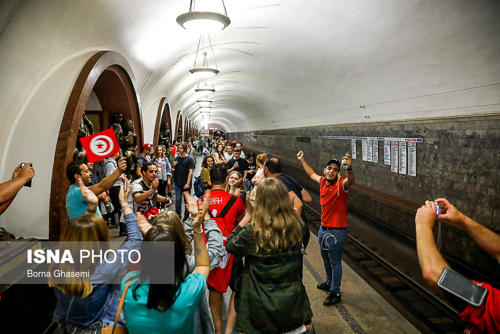 متروی مسكو كه يكی از بزرگترين و زيباترين متروهای دنياست در ايام جام جهانی حجم عظيمی از مسافران و هواداران را جابجا می كند