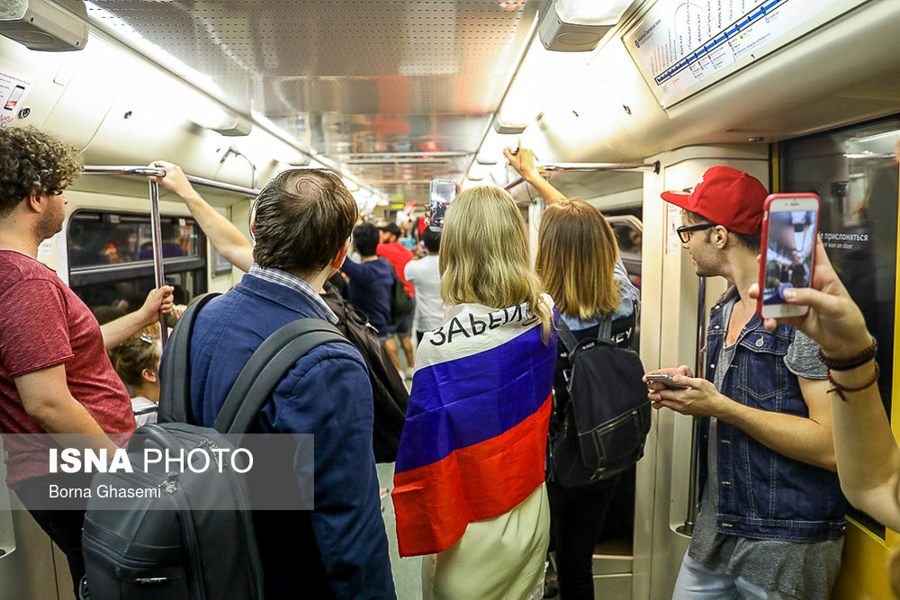 هواداران روسيه در متروی مسكو