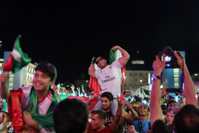 هوادران تیم ملی ایران در فن فست سارانسك در شب قبل از بازی ایران پرتغال