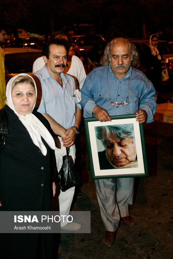 ورود عزت‌الله انتظامی به ایران پس از مراسم تقدیر در یونسکو ـ ۱۲ مهر ۱۳۸۵