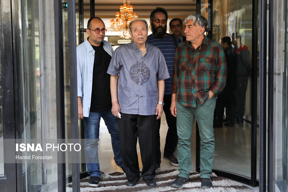 حضور علی نصیریان، مازیار میری و رضا کیانیان در خانه عزت‌الله انتظامی
