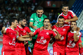 دیدار تیم‌های فوتبال پدیده مشهد و صنعت نفت آبادان