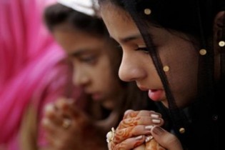 جلوگیری از عروسی دختر 9 ساله در مشهد