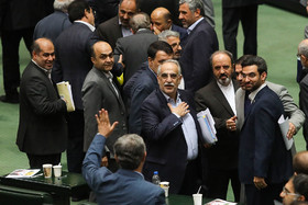 خداحافظی مسعود کرباسیان وزیر اقتصاد و آذری جهرمی وزیر ارتباطات با نمایندگان