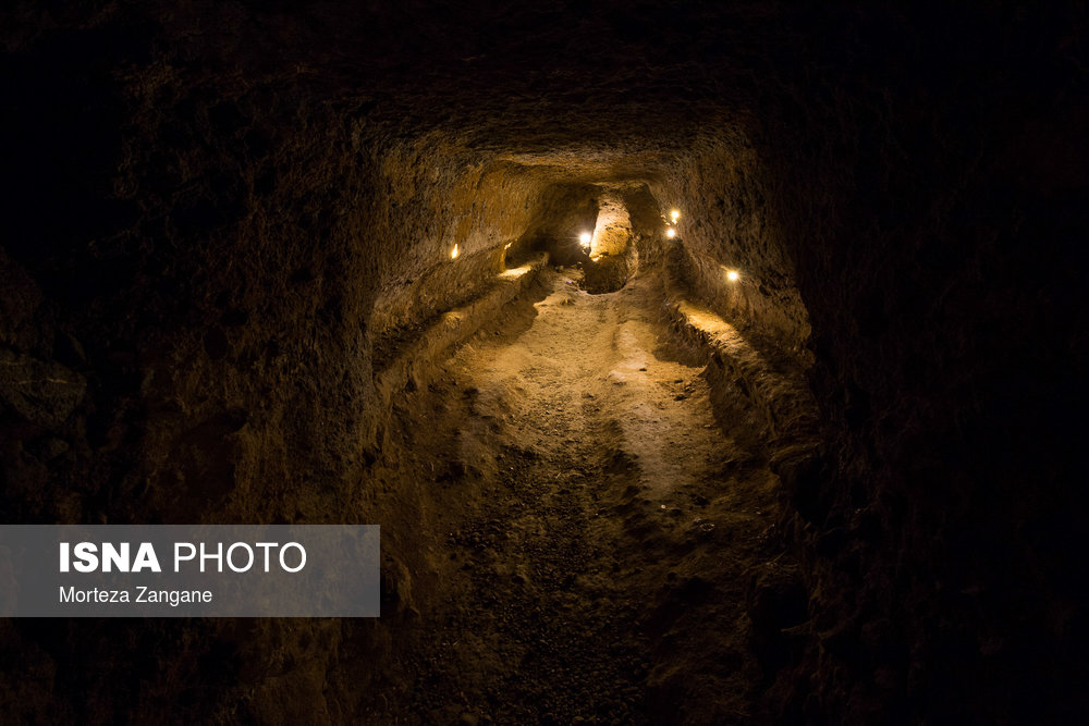 چاه‌های "شهر زیرزمینی کرد علیا" هنوز آب دارد و در عمق ۱۸ متری از سطح شهر زیر زمینی ایجاد شده‌اند.