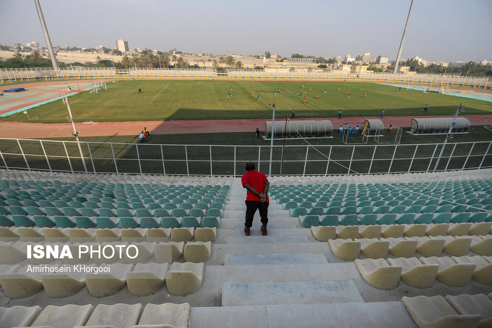 ورزشگاه «خلیج فارس» بندرعباس دومین و بزرگترین ورزشگاه استان هرمزگان است که بعد از ۸ سال از افتتاح وضعیت مناسبی ندارد.