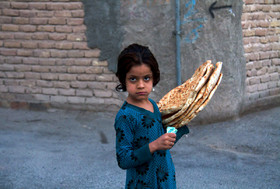 برخی کودکان مسئول خرید مایتاج خانه مثل خرید نان هستند.