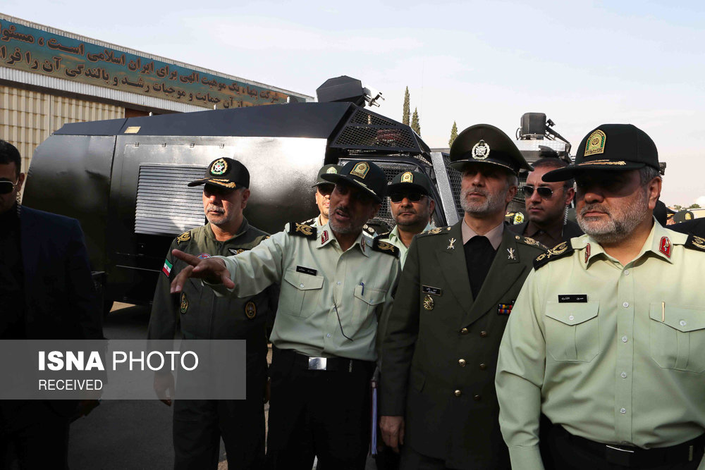 تحویل‌دهی پهپاد به ناجا توسط امیر حاتمی وزیر دفاع
