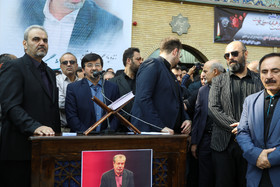 عبدالحمید احمدی در مراسم تشییع پیکر بهرام شفیع