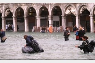 11 کشته در پی سیلاب ایتالیا+تصاویر