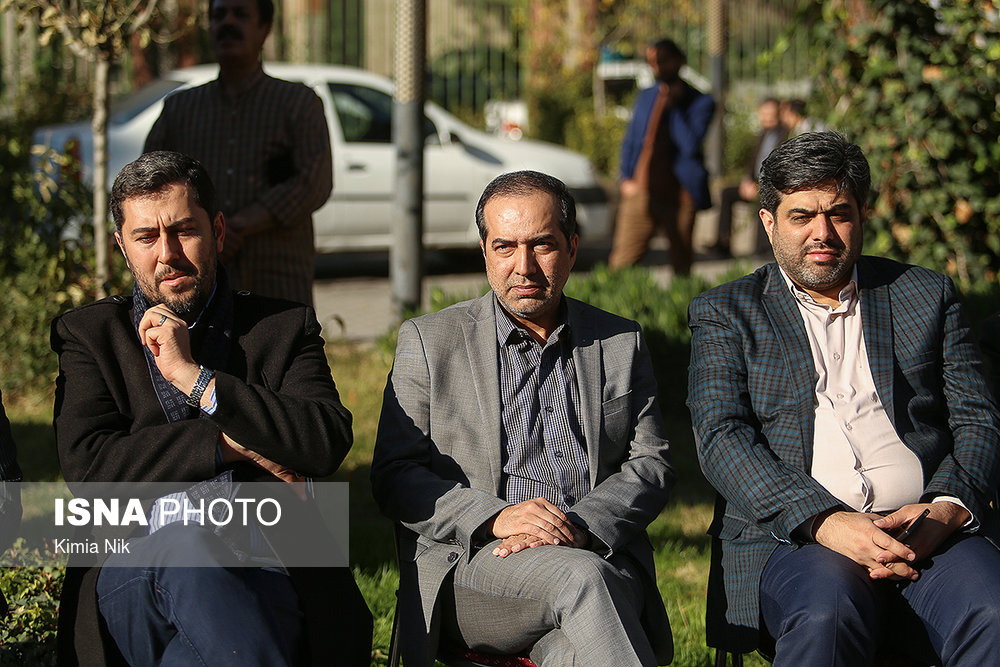 حسین انتظامی در تشییع پیکر ابوالفضل زرویی