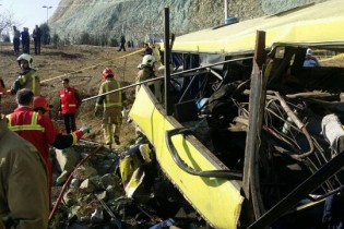 فیلم و تصاویر دیده نشده از حادثه واژگونی اتوبوس دانشگاه آزاد