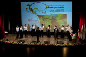 گروه آوازی تهران به سرپرستی میلاد عمرانلو در جشن نوزده سالگی خانه موسیقی
