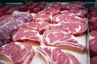 ۴۰ تن گوشت وارد کشور شد/واردات روزانه تا رفع نیاز
