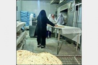 تصویری از یک نانوایی سنتی زنانه در اصفهان