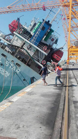 واژگونی یک کشتی کانتینری در بندر شهید رجایی