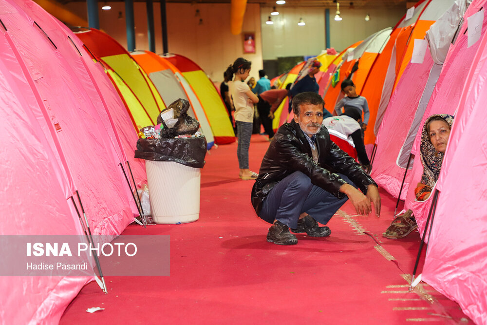 اسکان مردم سیل‌زده منطقه آق‌قلا در محل نمایشگاه بین‌المللی در جاده آق‌قلا - محمد آباد