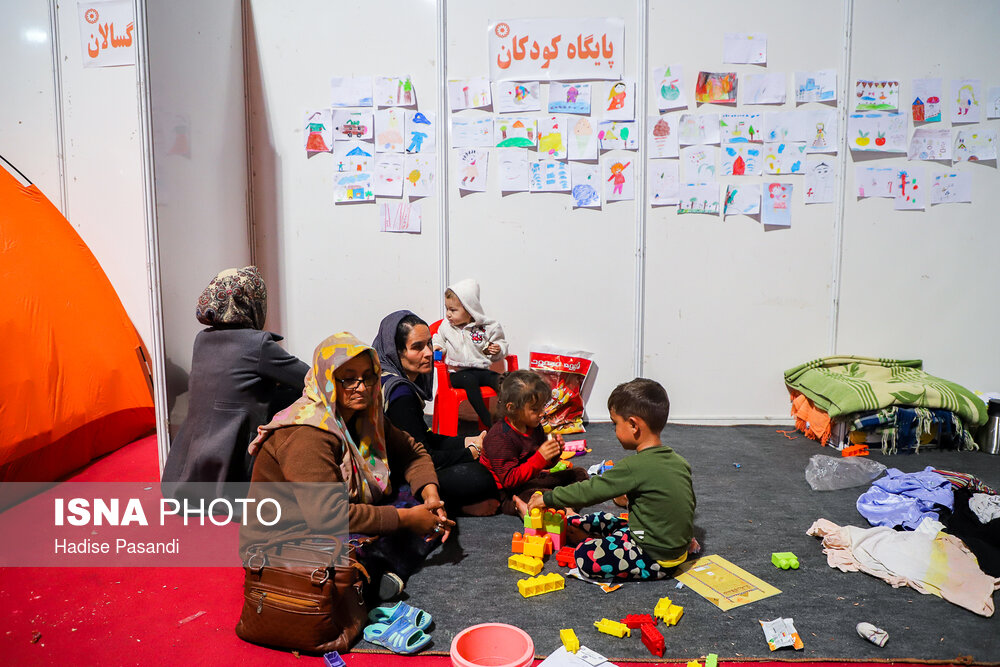 اسکان مردم سیل‌زده منطقه آق‌قلا در محل نمایشگاه بین‌المللی در جاده آق‌قلا - محمد آباد