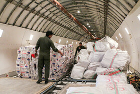 ورود هواپیمای ارتش حامل محموله اقلام کمکی به سیل زدگان خوزستان