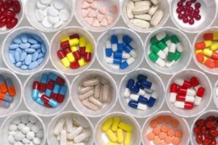 مصرف سالانه ۴۲ میلیارد عدد دارو در کشور/ادامه روند کاهشی واردات دارو