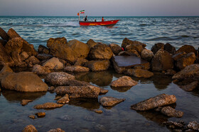 قایق سواری نیز از دیگر مشاغل و تفریحات سواحل حاشیه خلیج فارس است.