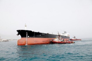 نفتکش ایرانی در دریای سرخ دچار نقص فنی شد/هدایت کشتی به بندر ایمن